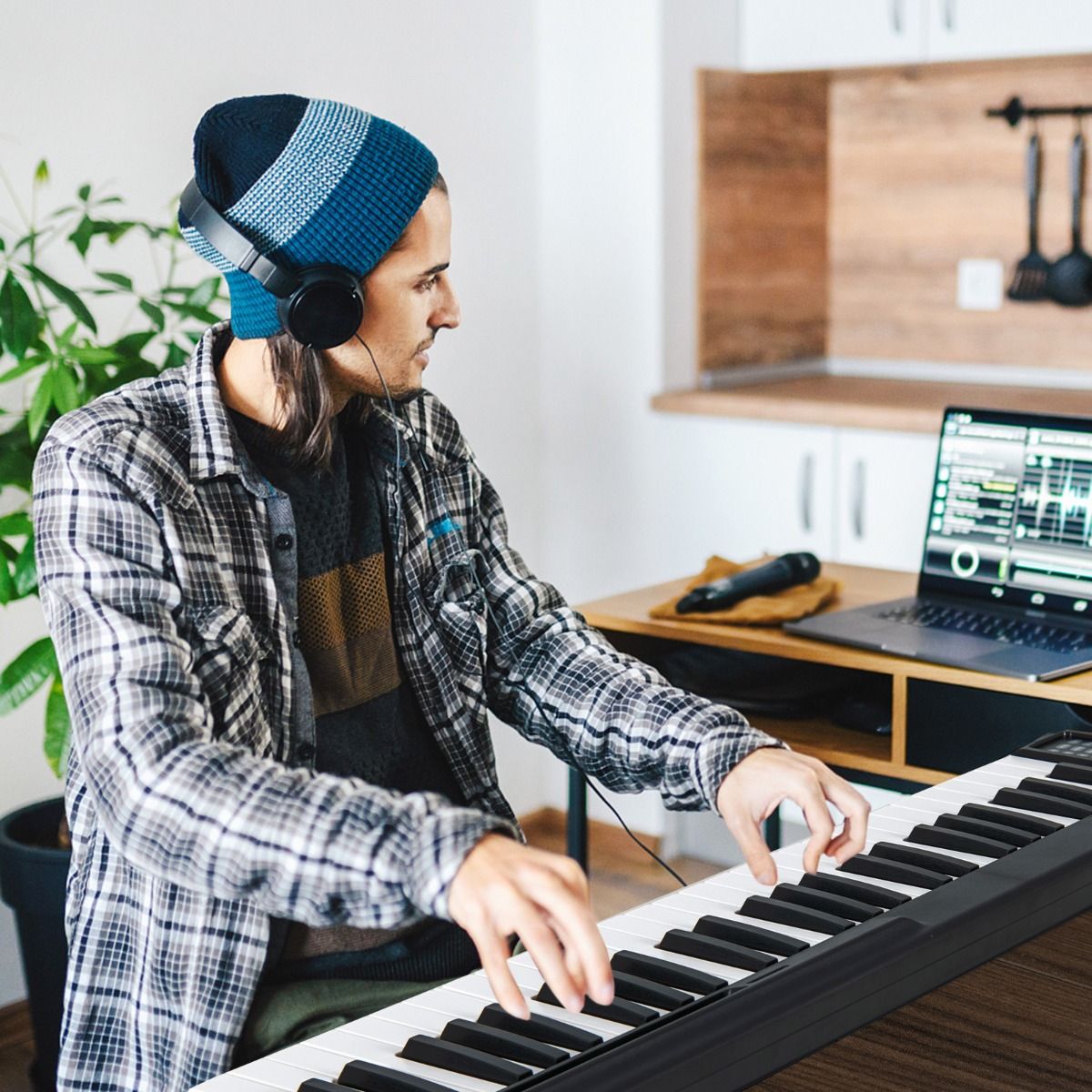 88 Keys Foldable Digital Piano with Bluetooth MIDI Function Portable Electronic Keyboard with Sustain Pedal Carrying Bag -